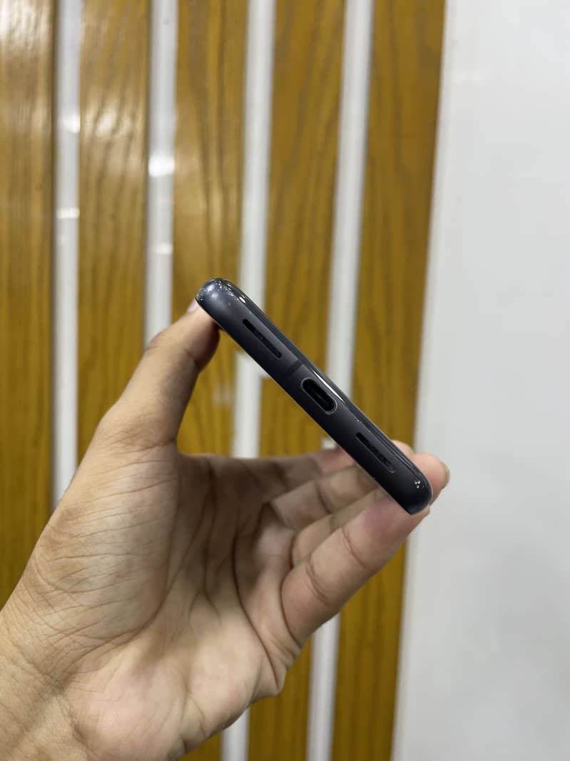 Google Pixel 8 4