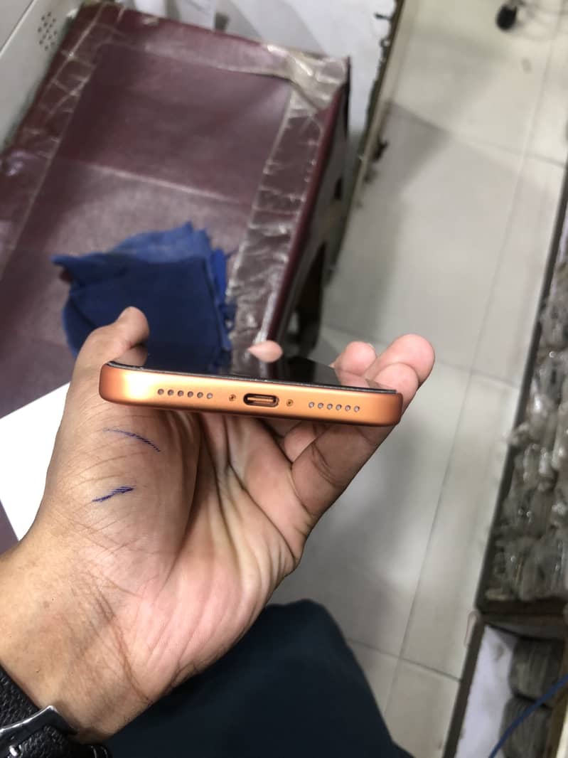 Apple iPhone 17 Pro Max 4
