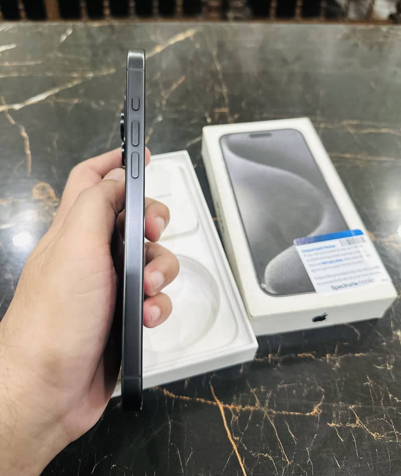 Apple iPhone 15 Pro Max 3