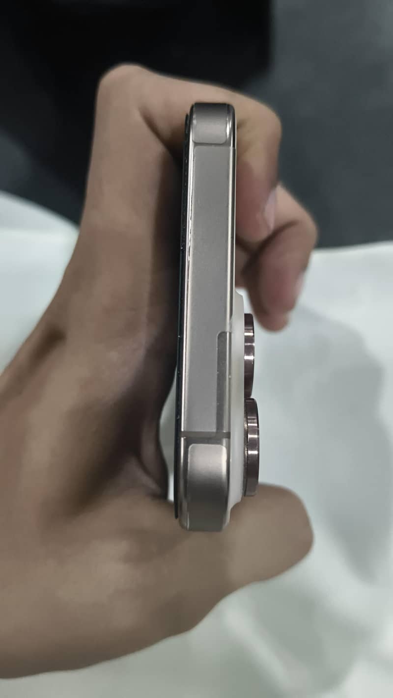 Apple iPhone 16 Pro Max 3