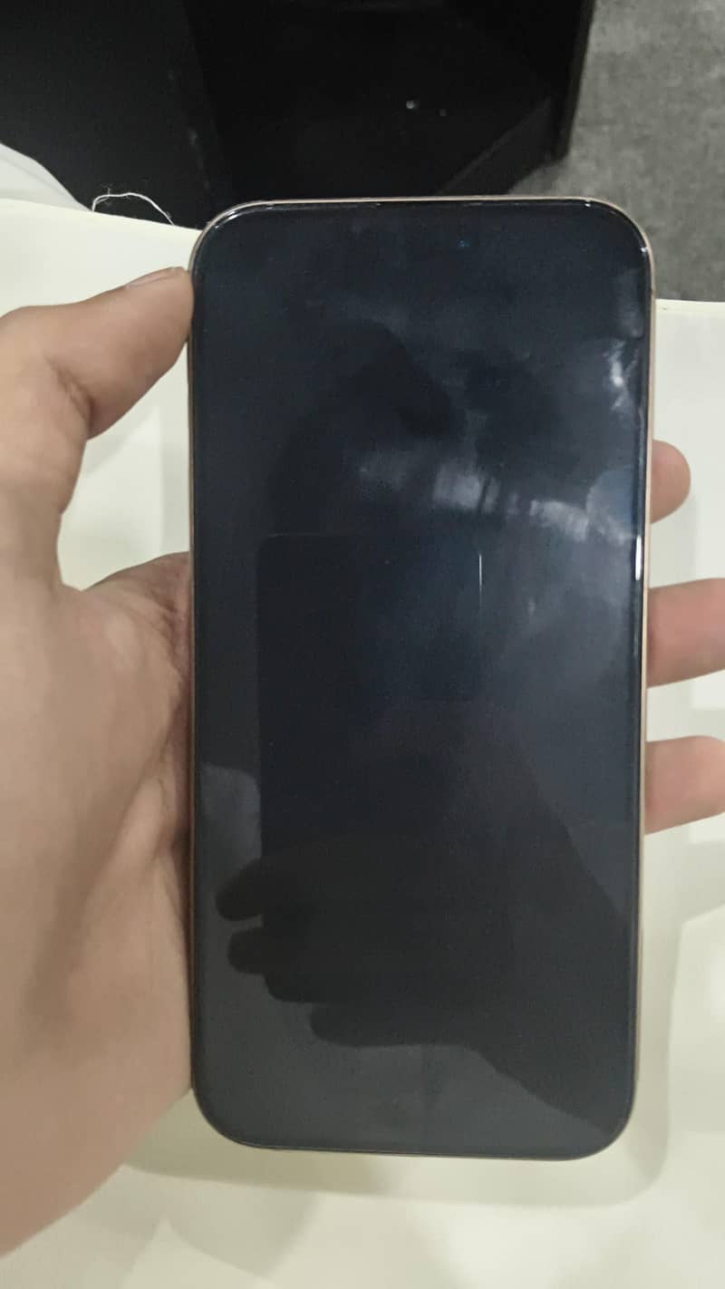 Apple iPhone 16 Pro Max 4