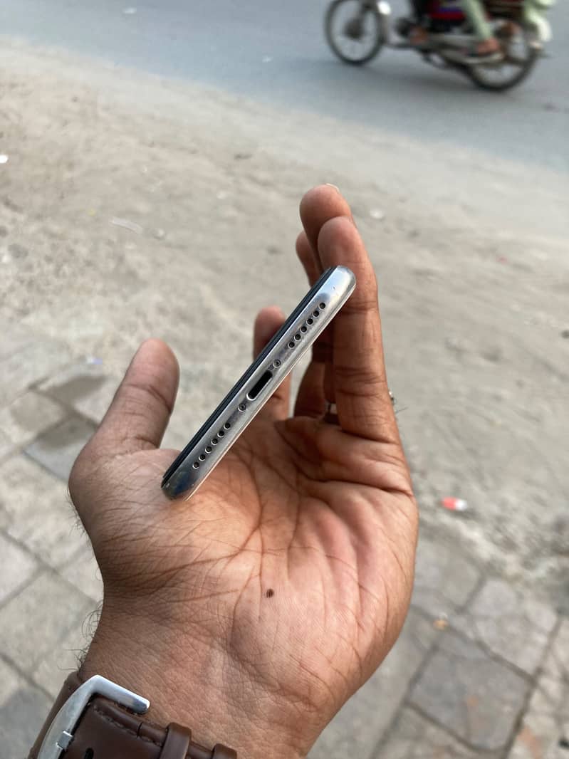 Apple iPhone X 3