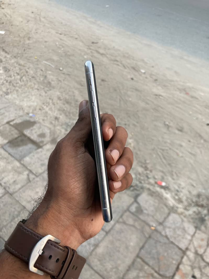 Apple iPhone X 5