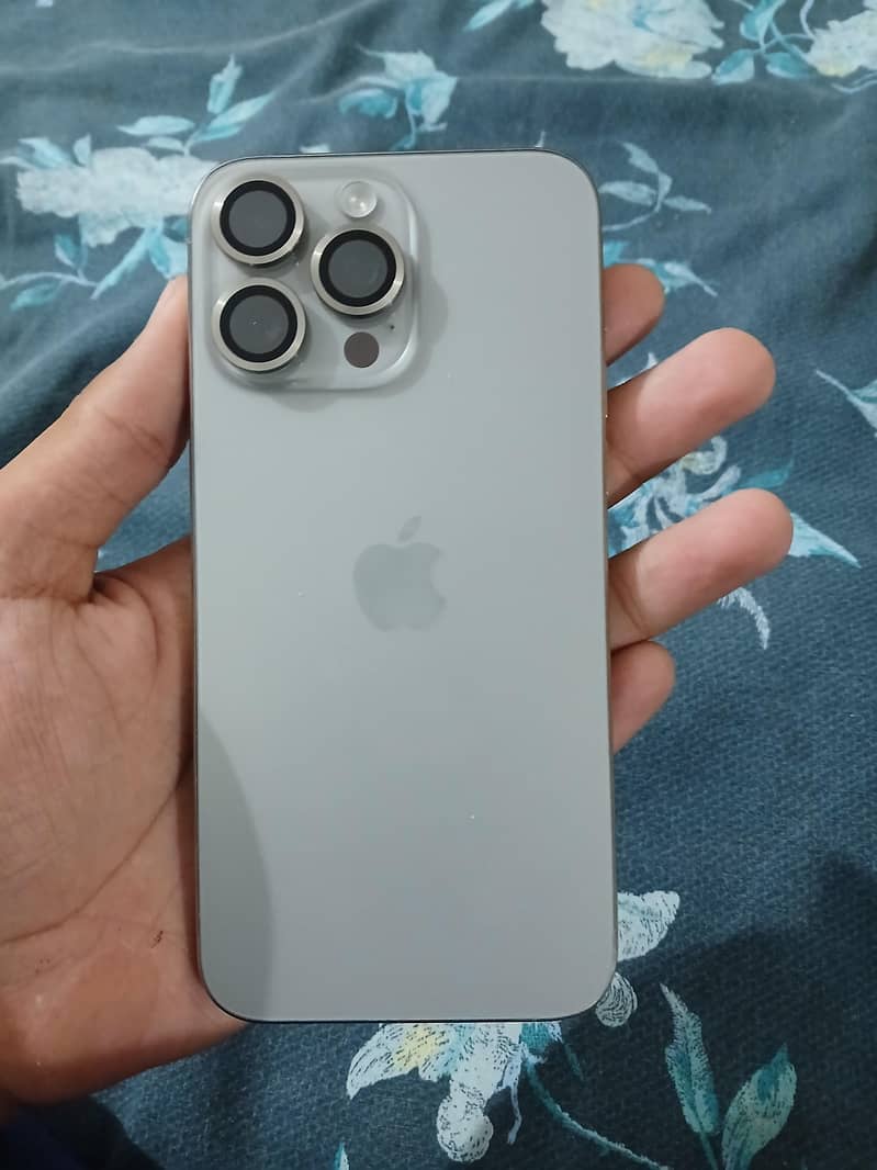 Apple iPhone 15 Pro Max 0