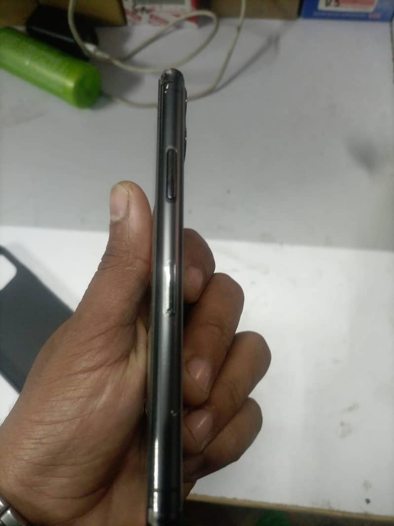 Apple iPhone 11 Pro 1