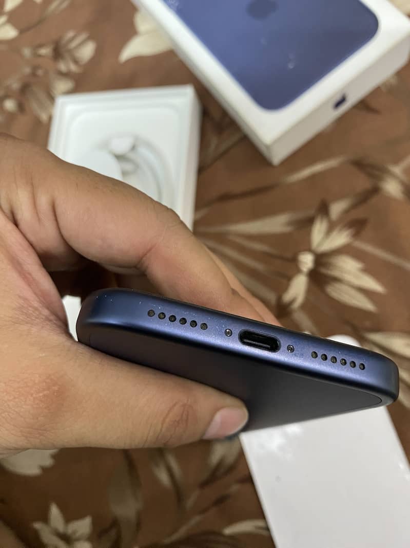 Apple iPhone 17 Pro Max 4