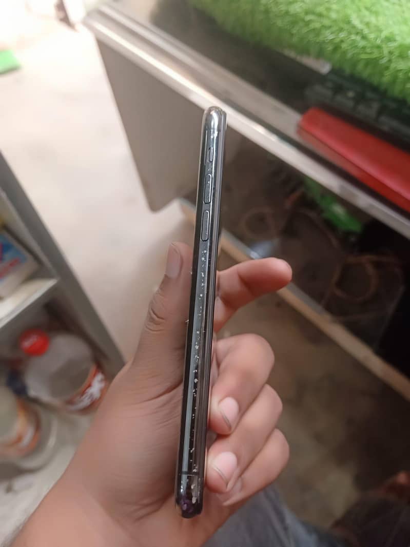Apple iPhone 11 Pro 2
