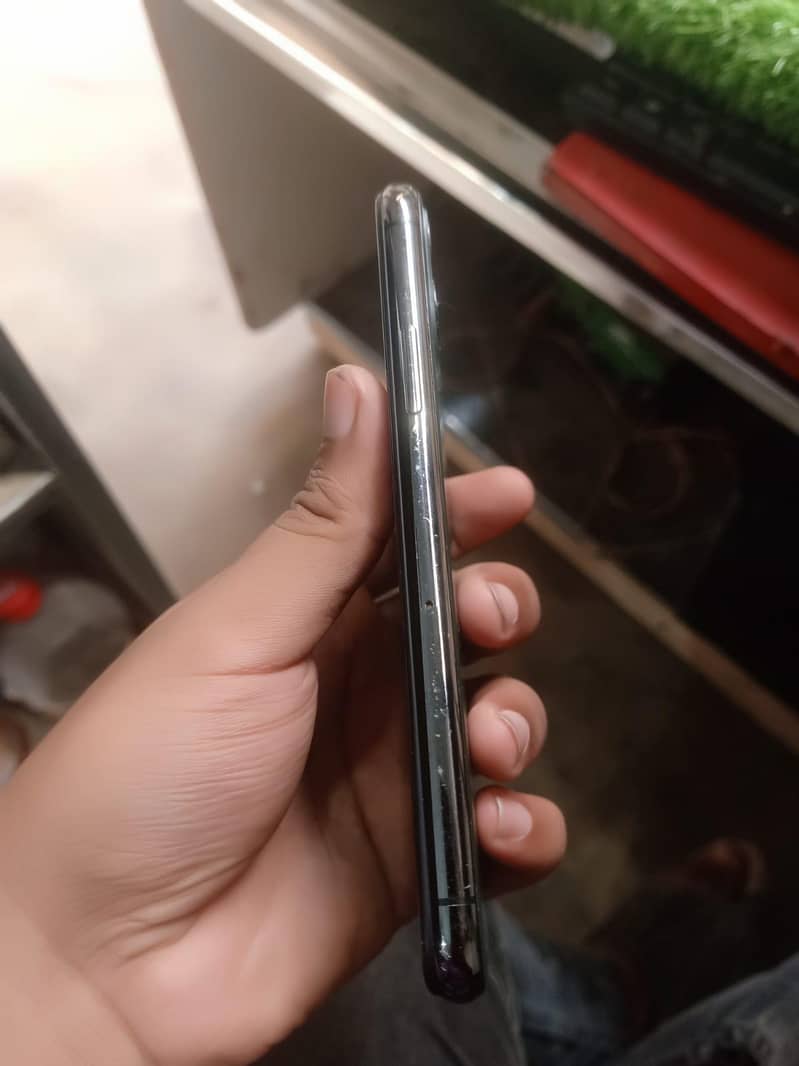 Apple iPhone 11 Pro 3