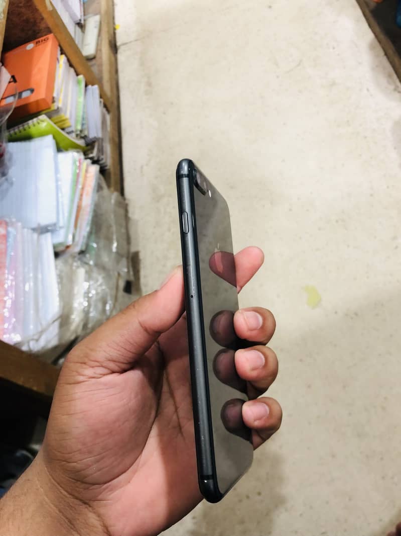 Apple iPhone 8 Plus 2