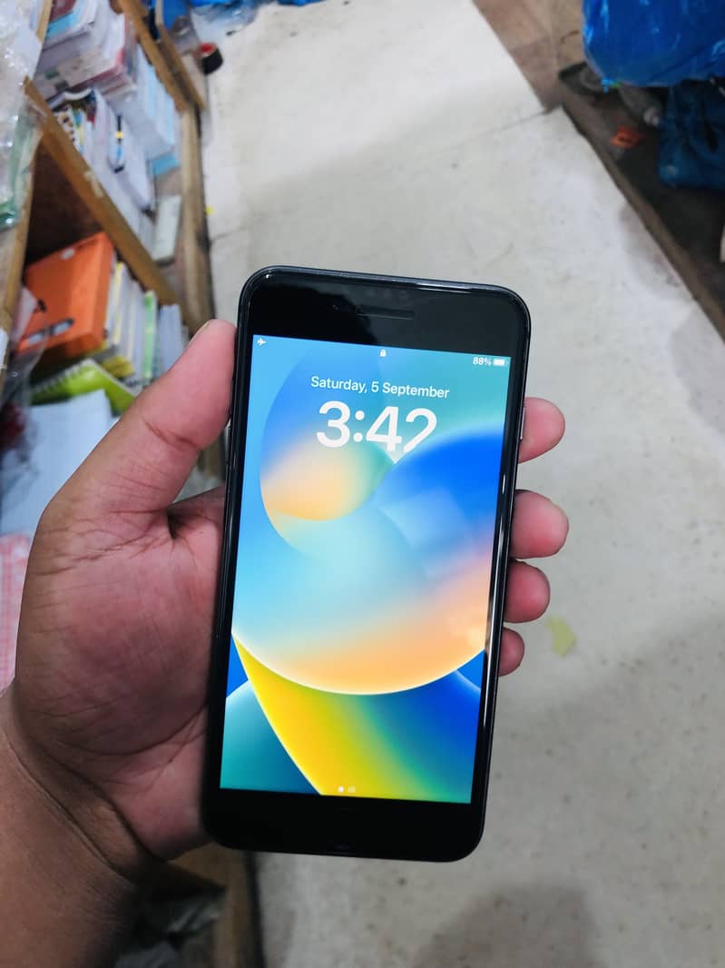 Apple iPhone 8 Plus 3