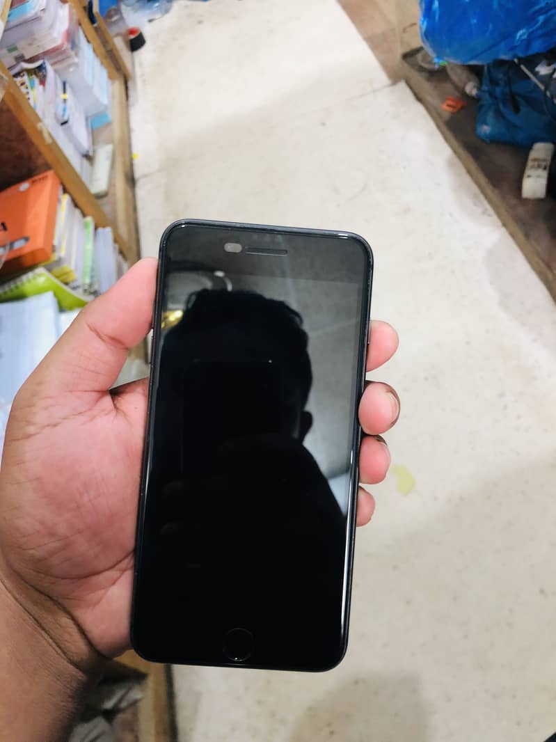Apple iPhone 8 Plus 4