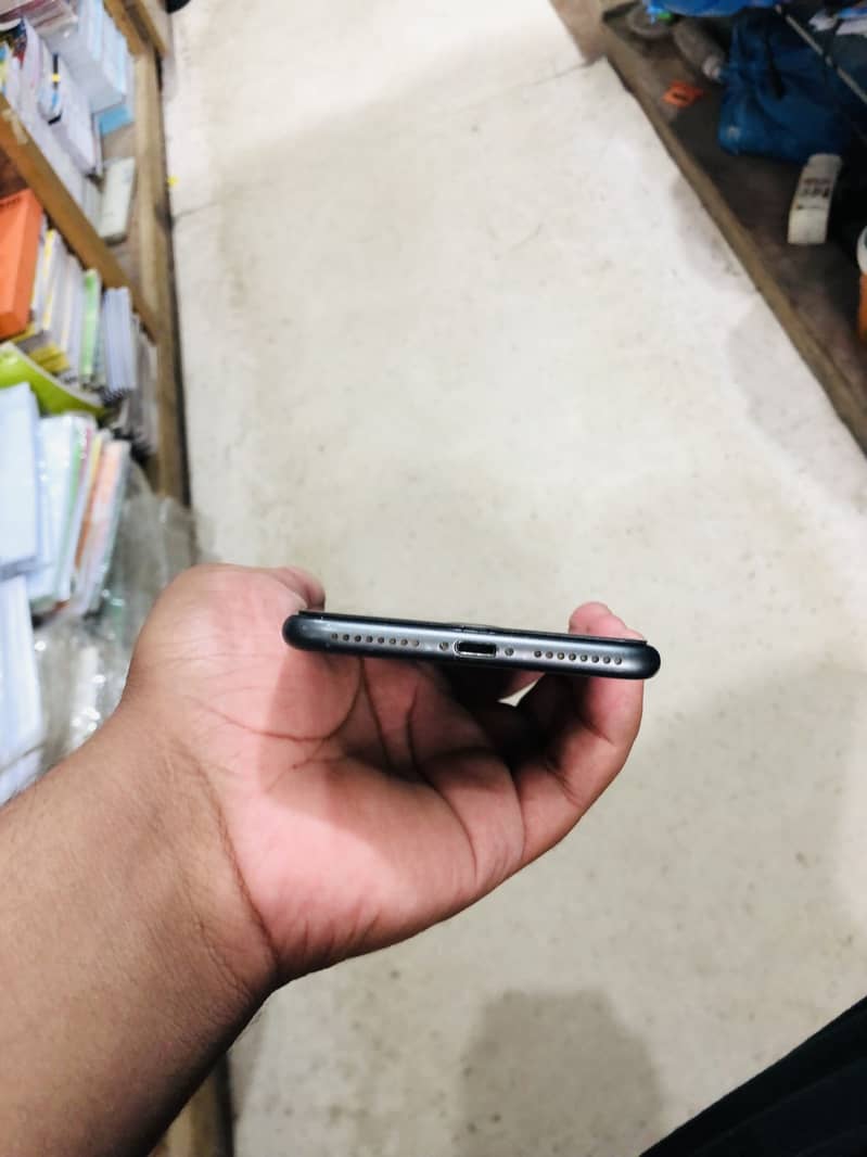 Apple iPhone 8 Plus 5