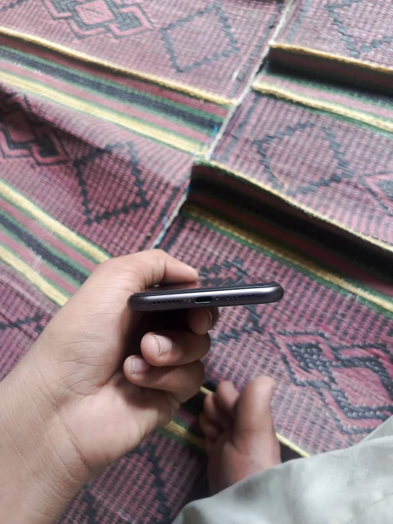 Apple iPhone 11 3