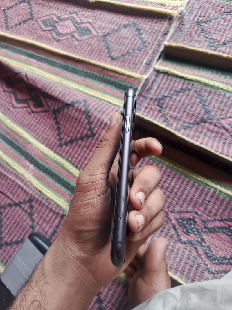 Apple iPhone 11 6