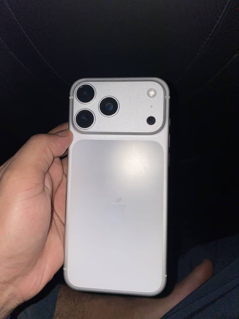 Apple iPhone 17 Pro Max 0