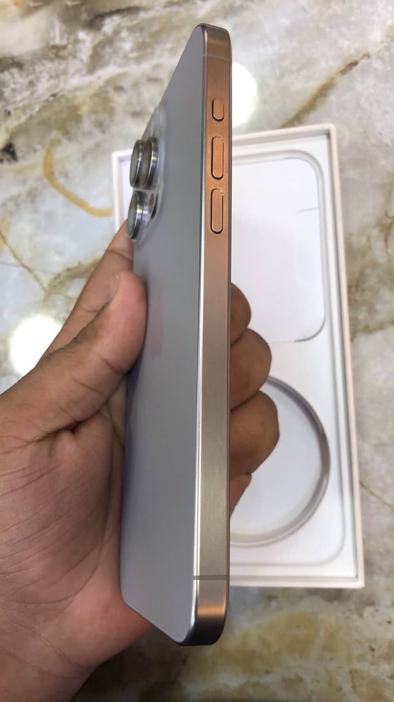 Apple iPhone 15 Pro Max 1