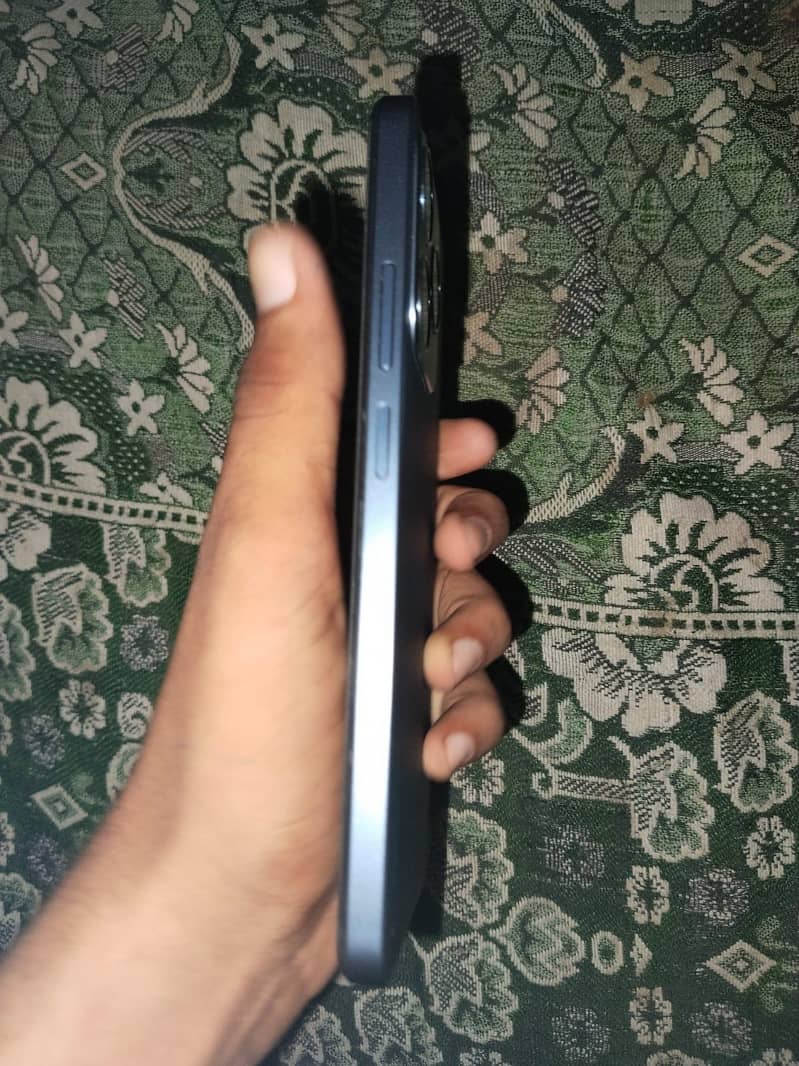 Realme C63 1
