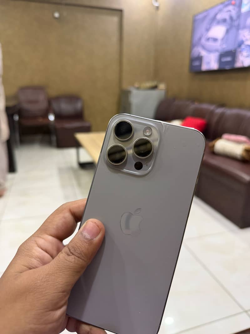Apple iPhone 15 Pro Max 3