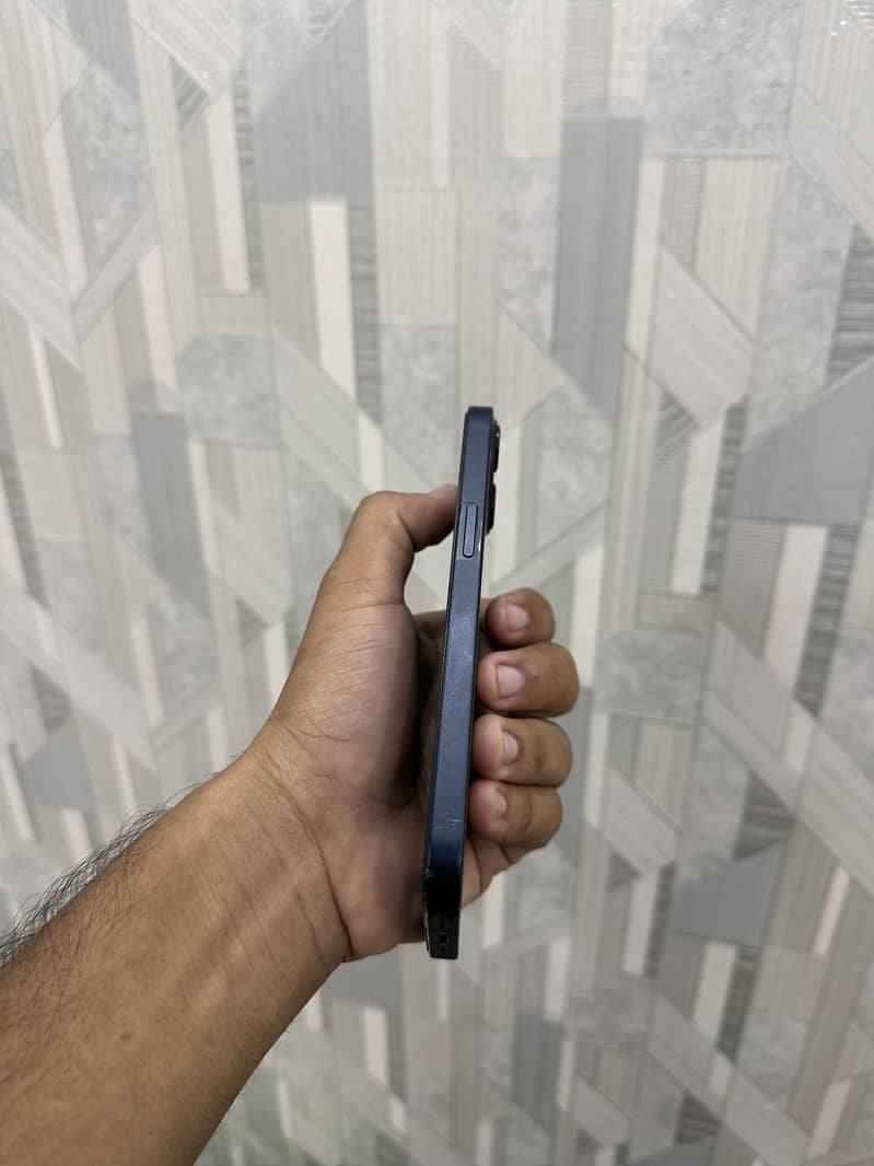 Apple iPhone 13 3