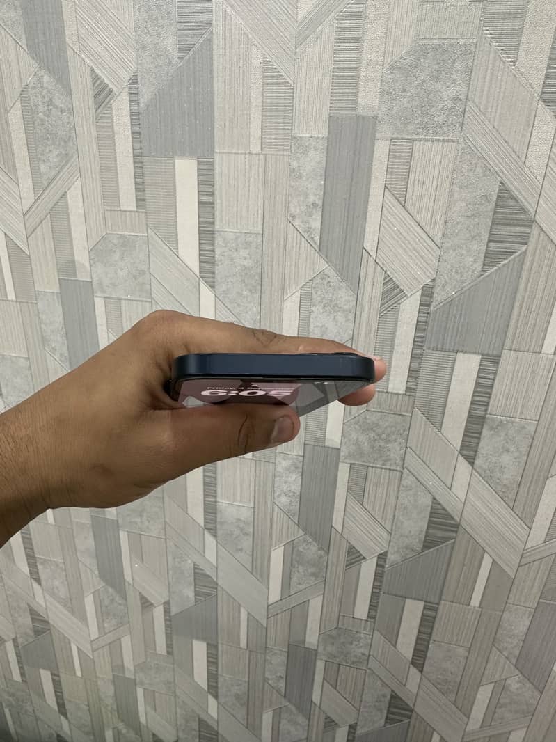 Apple iPhone 13 6