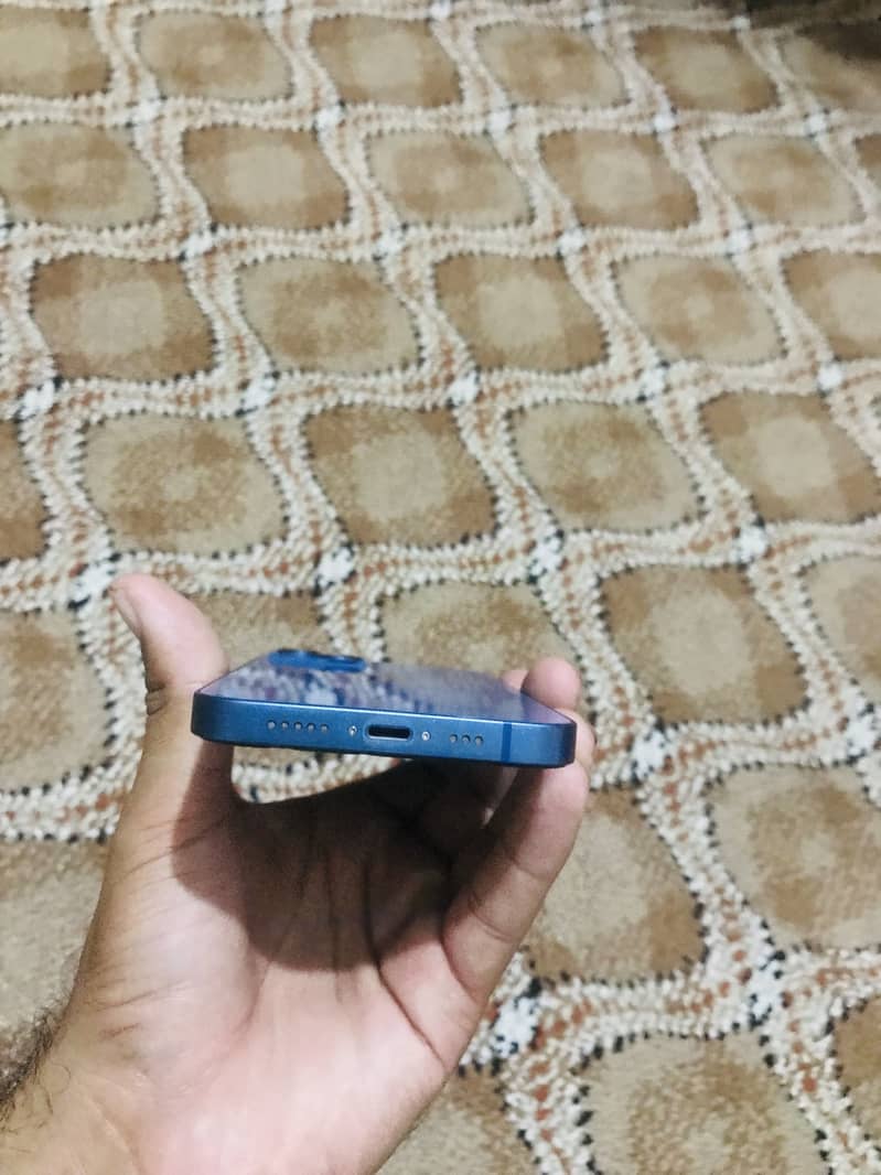 Apple iPhone 13 2