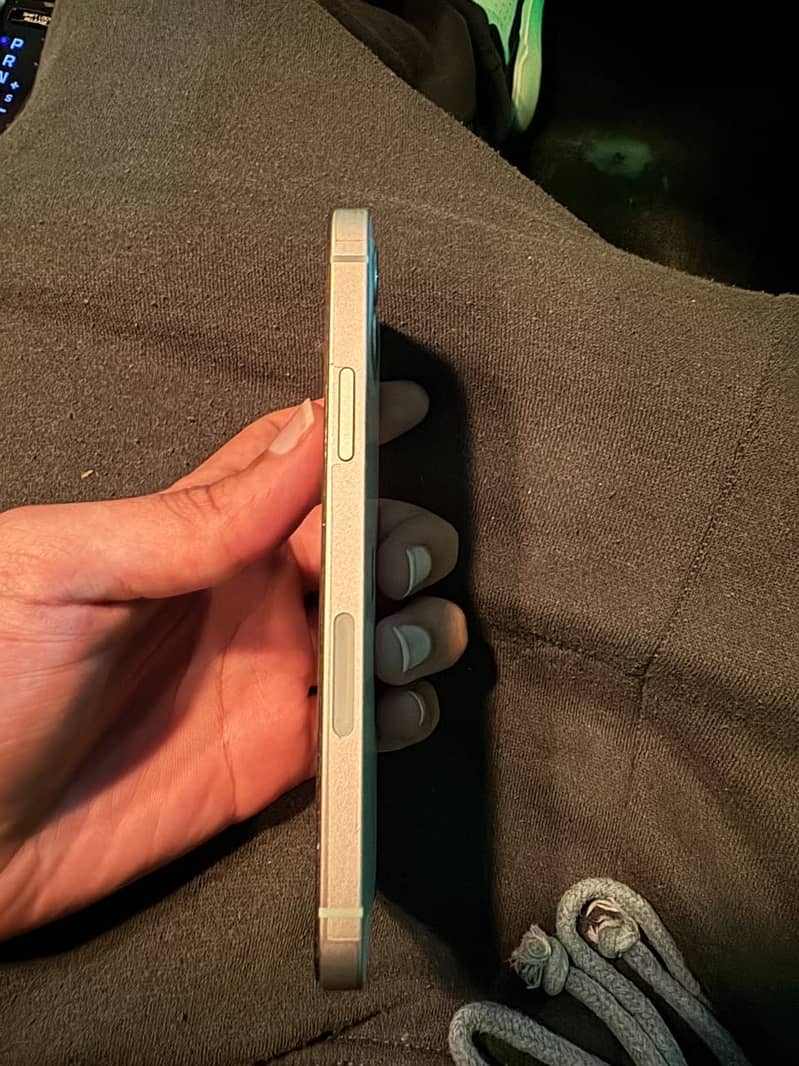 Apple iPhone 12 6