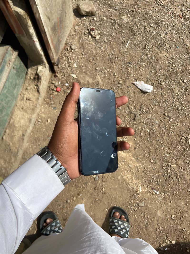 Apple iPhone 12 3
