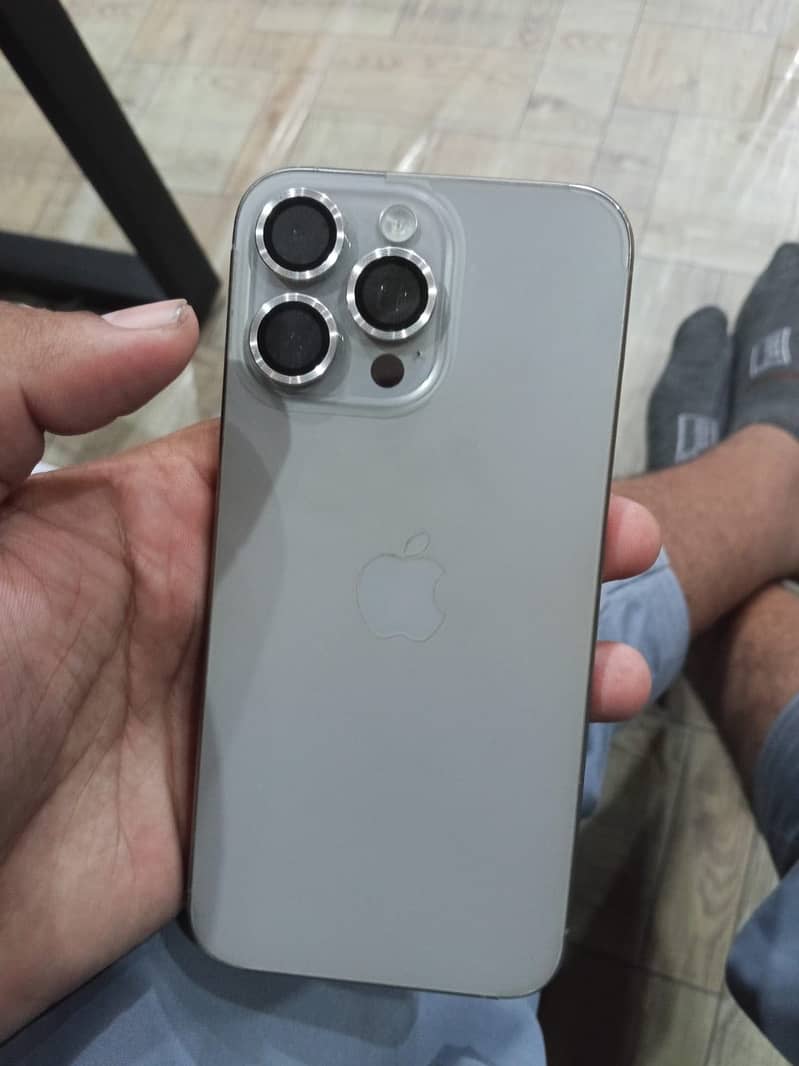 Apple iPhone 15 Pro Max 0