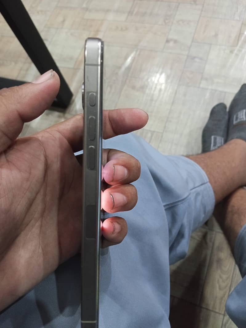 Apple iPhone 15 Pro Max 2