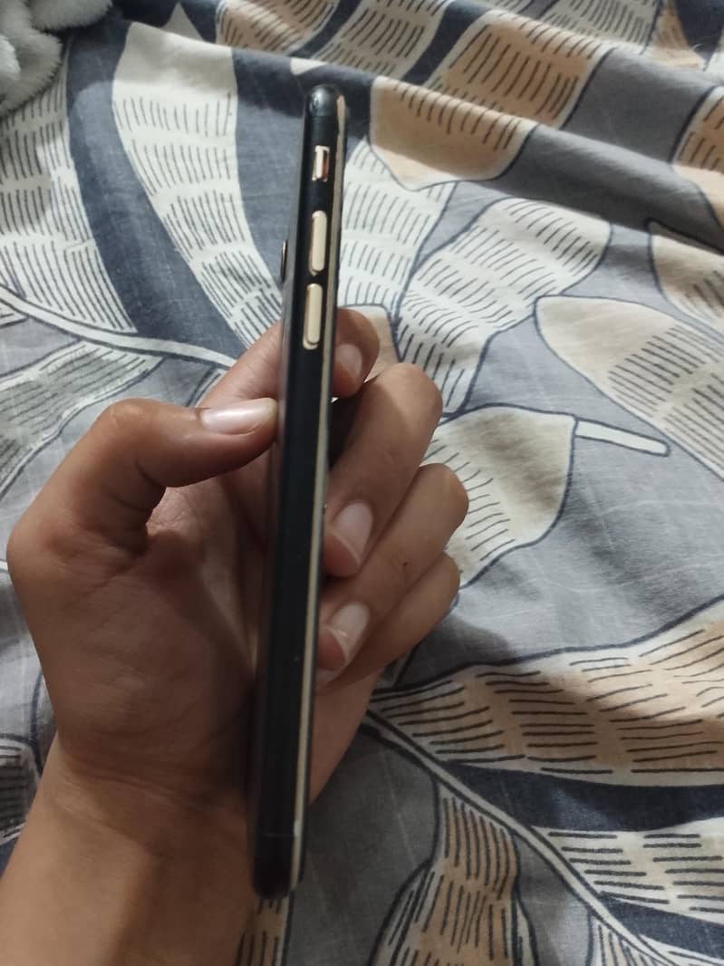Apple iPhone 7 1