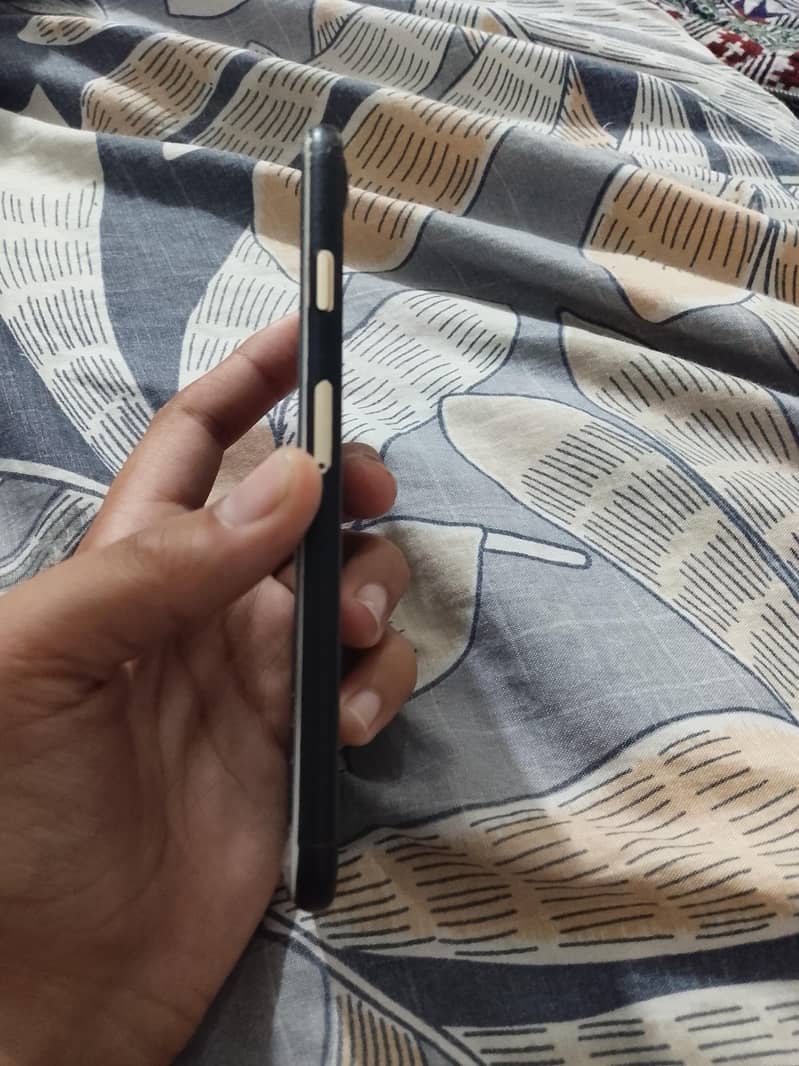 Apple iPhone 7 2
