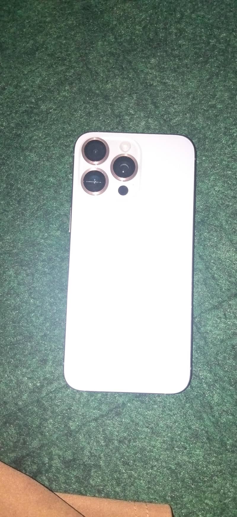 Apple iPhone 15 Pro 0