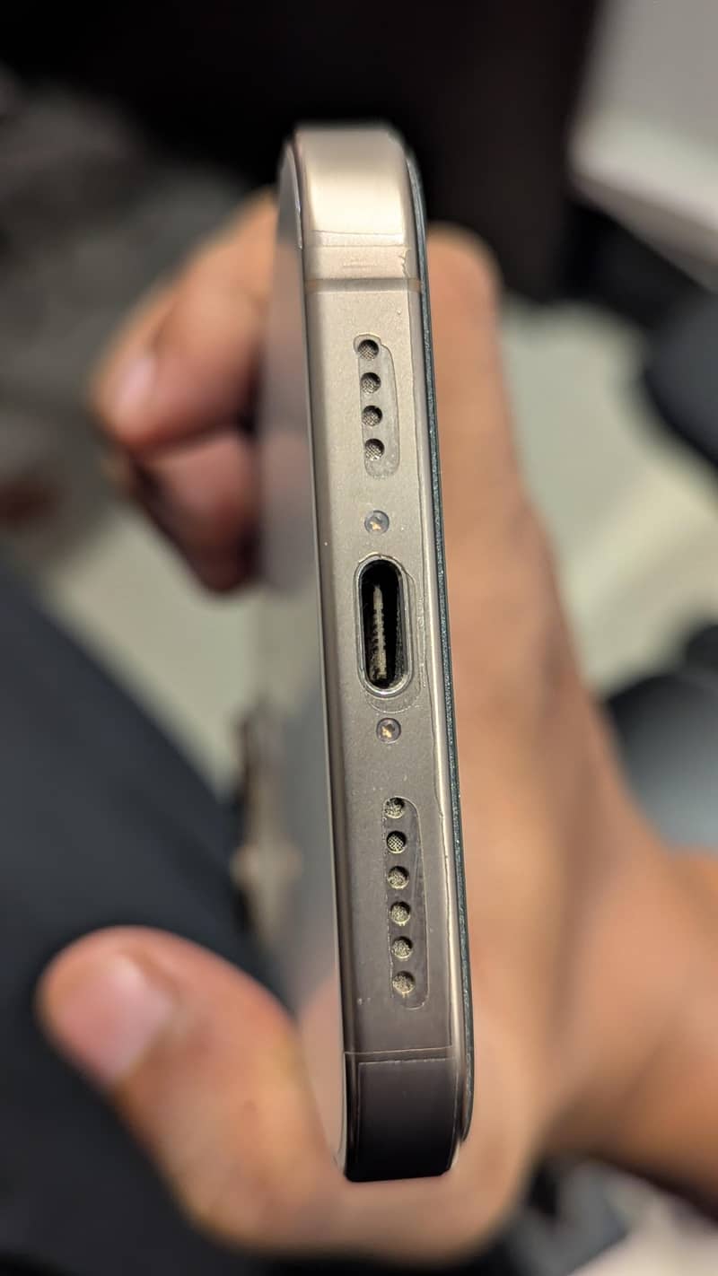 Apple iPhone 16 Pro Max 2