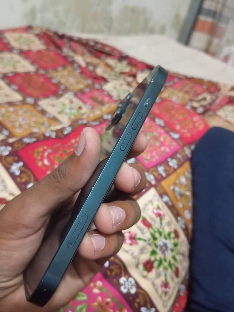 Apple iPhone 13 3