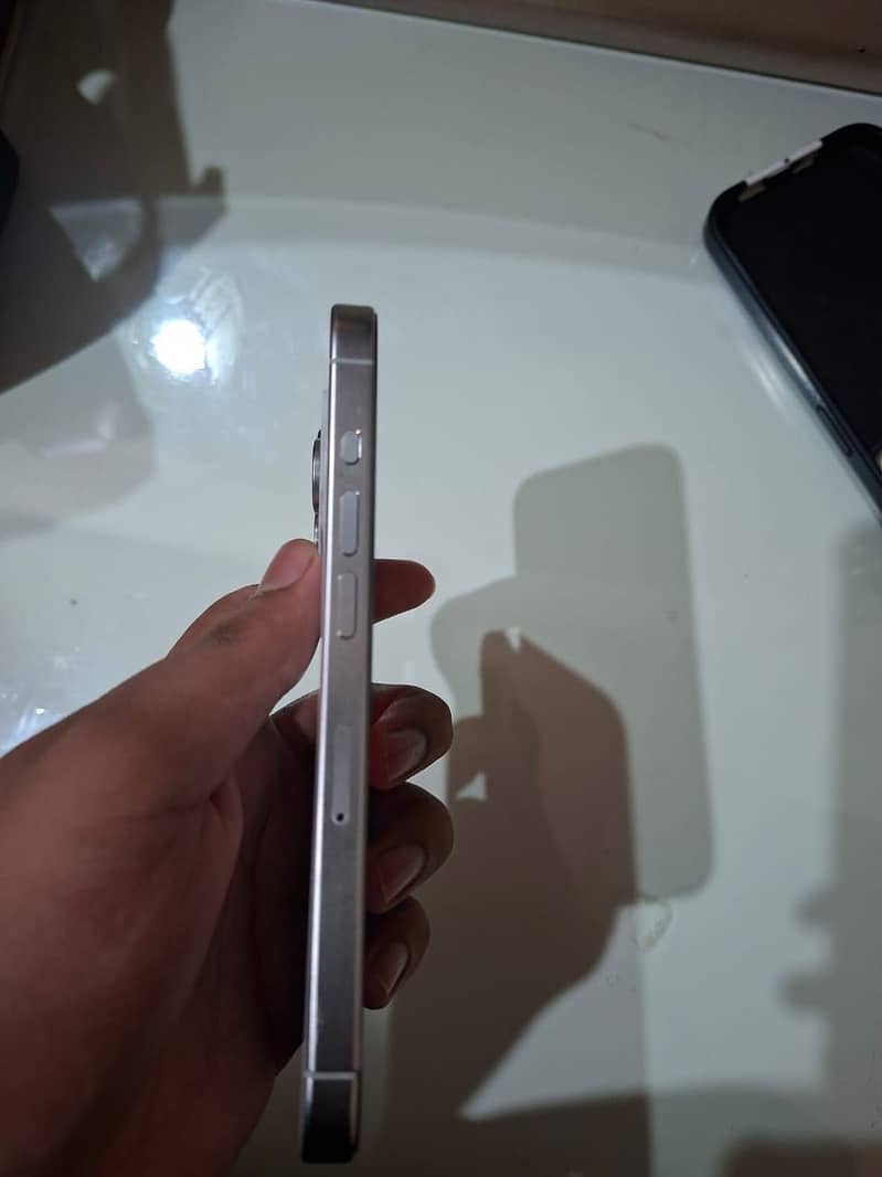 Apple iPhone 15 Pro 2