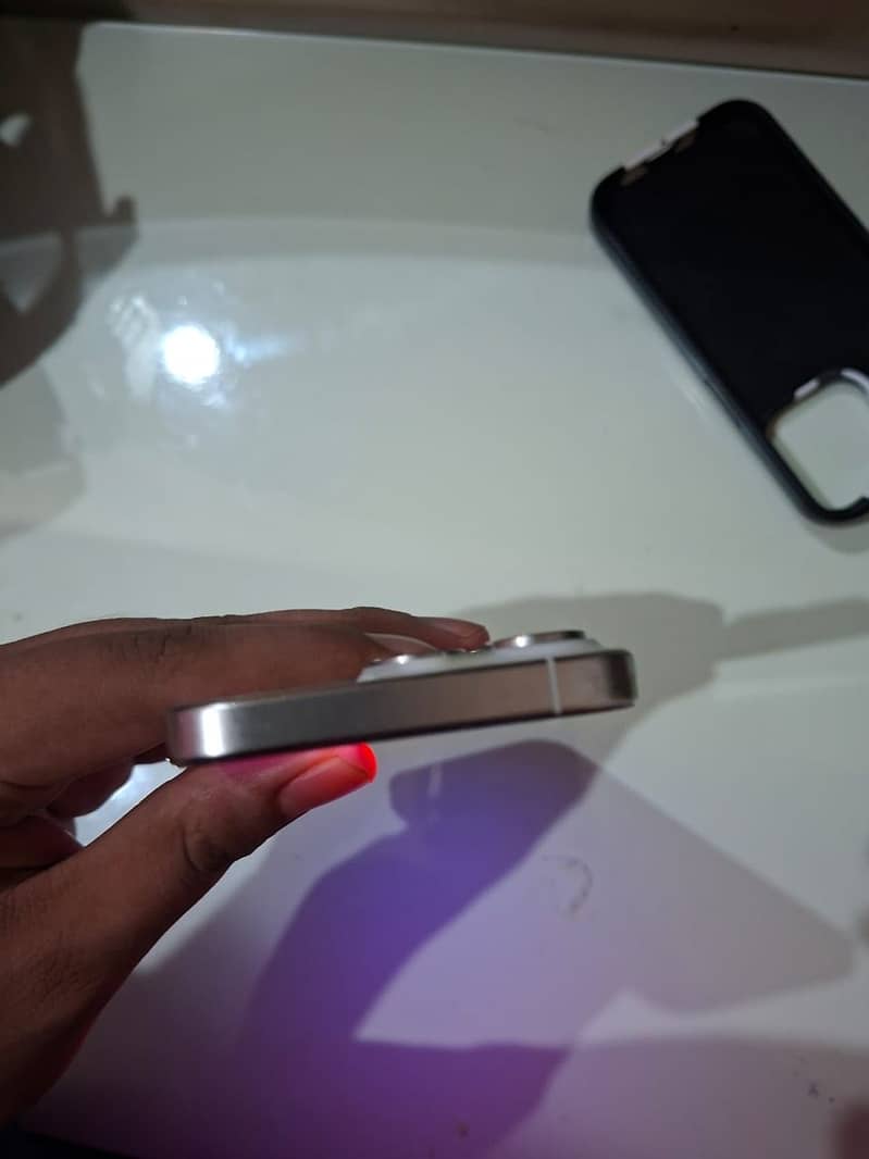 Apple iPhone 15 Pro 3