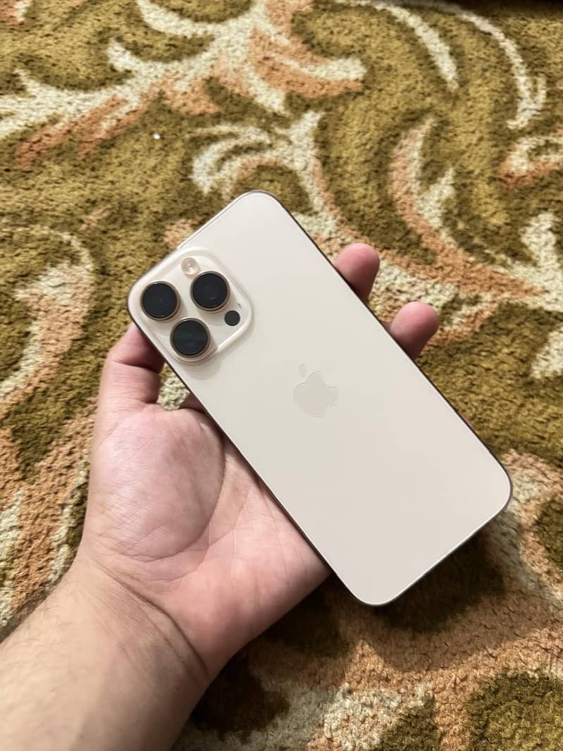 Apple iPhone 16 Pro Max 0