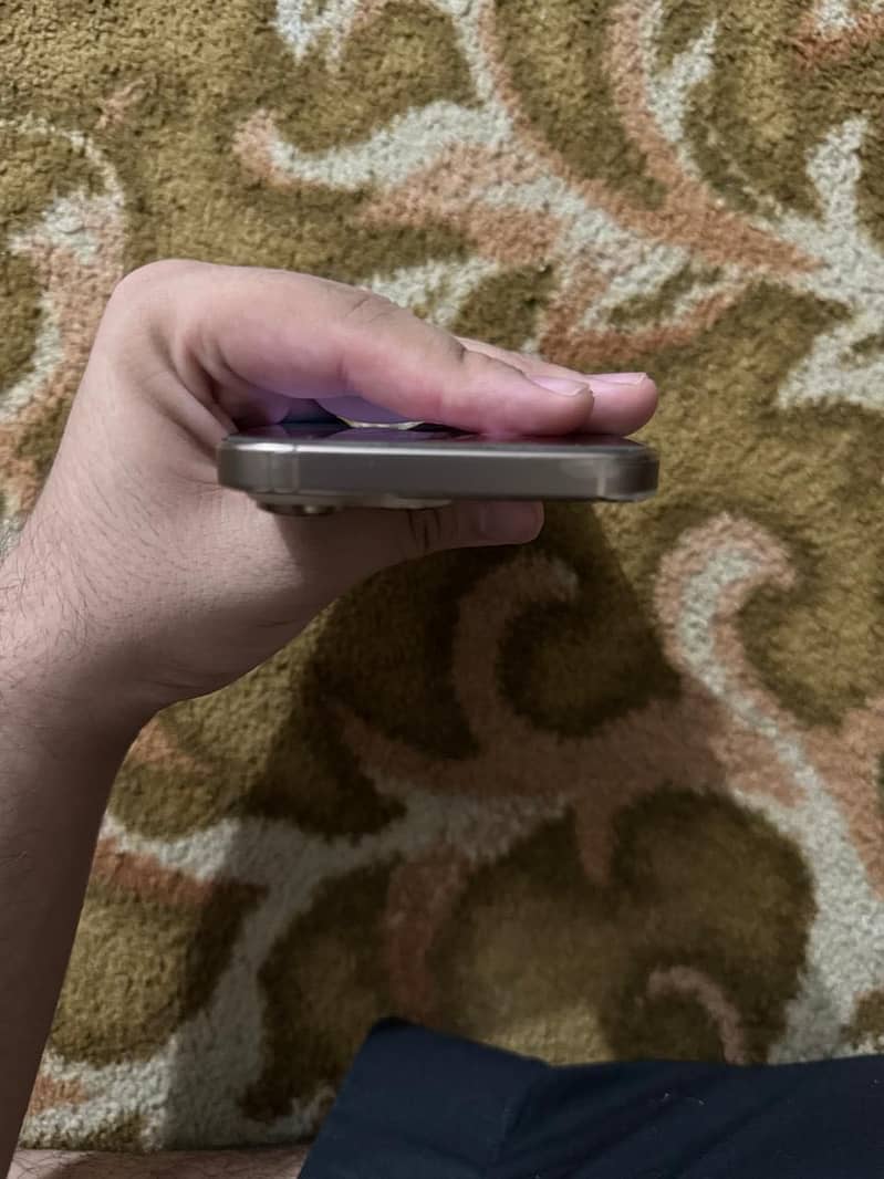 Apple iPhone 16 Pro Max 1