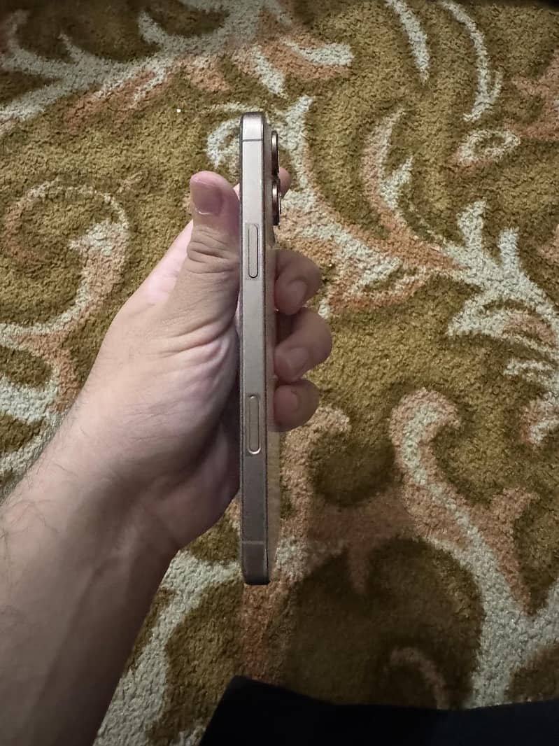 Apple iPhone 16 Pro Max 3