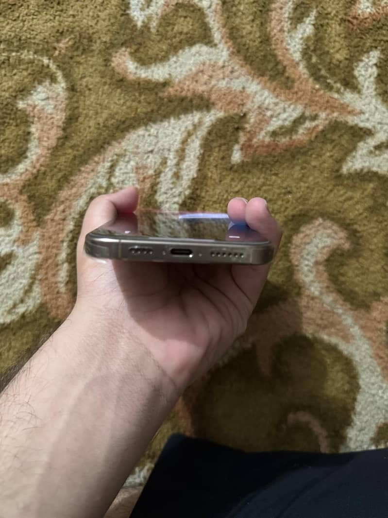 Apple iPhone 16 Pro Max 5