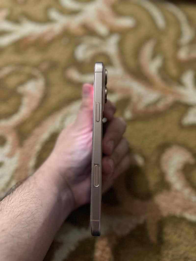 Apple iPhone 16 Pro Max 7