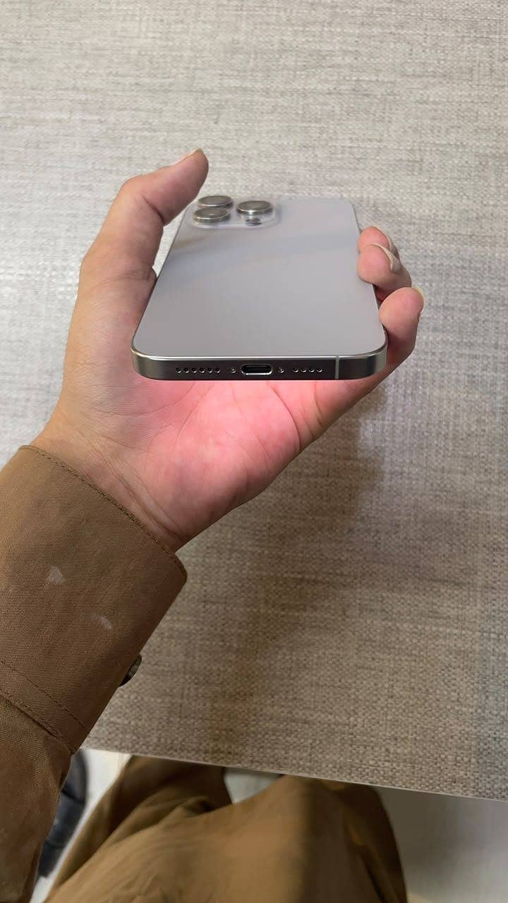 Apple iPhone 15 Pro Max 1