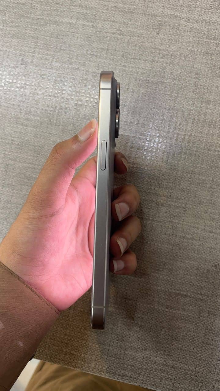 Apple iPhone 15 Pro Max 4