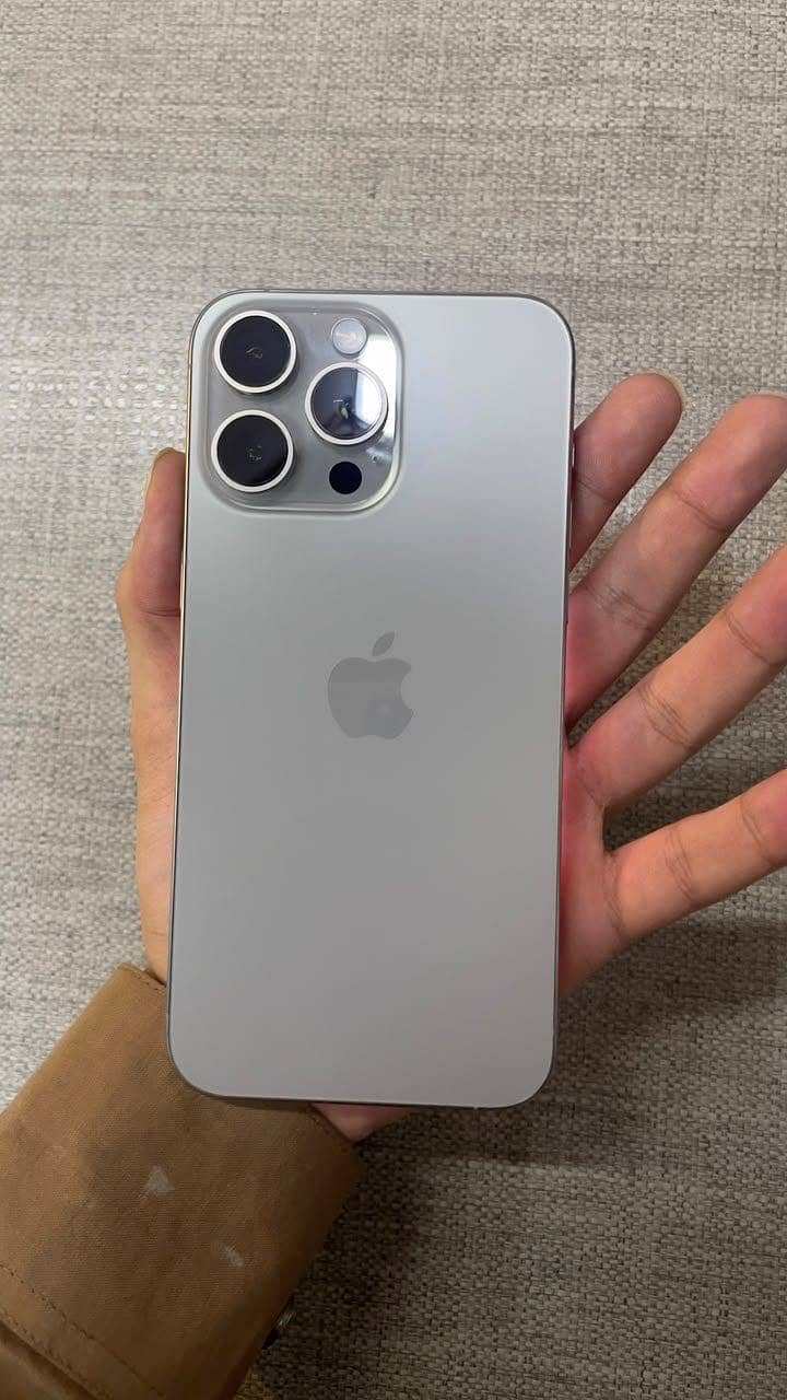Apple iPhone 15 Pro Max 5