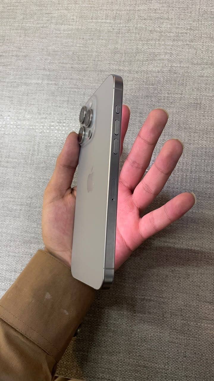 Apple iPhone 15 Pro Max 7