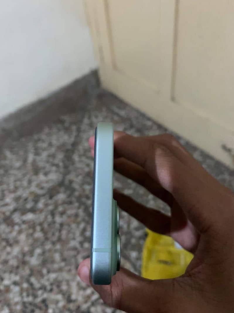 Apple iPhone 15 3