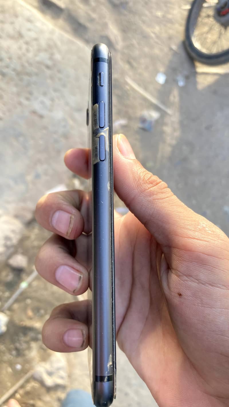 Apple iPhone 8 3