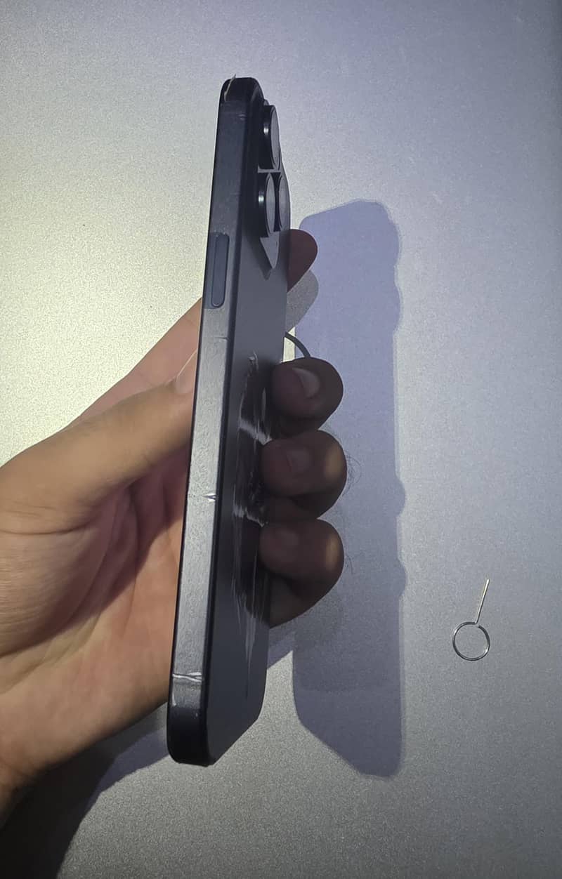 Apple iPhone 15 Pro Max 2
