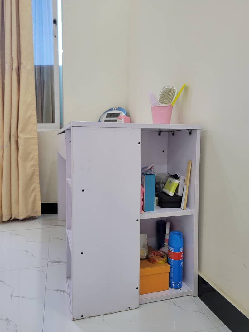 White Desk. Table 3