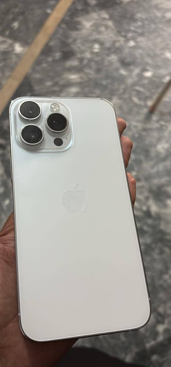 Apple iPhone 14 Pro Max 1